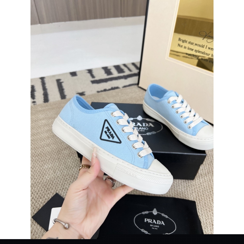 Pra*a casual shoes